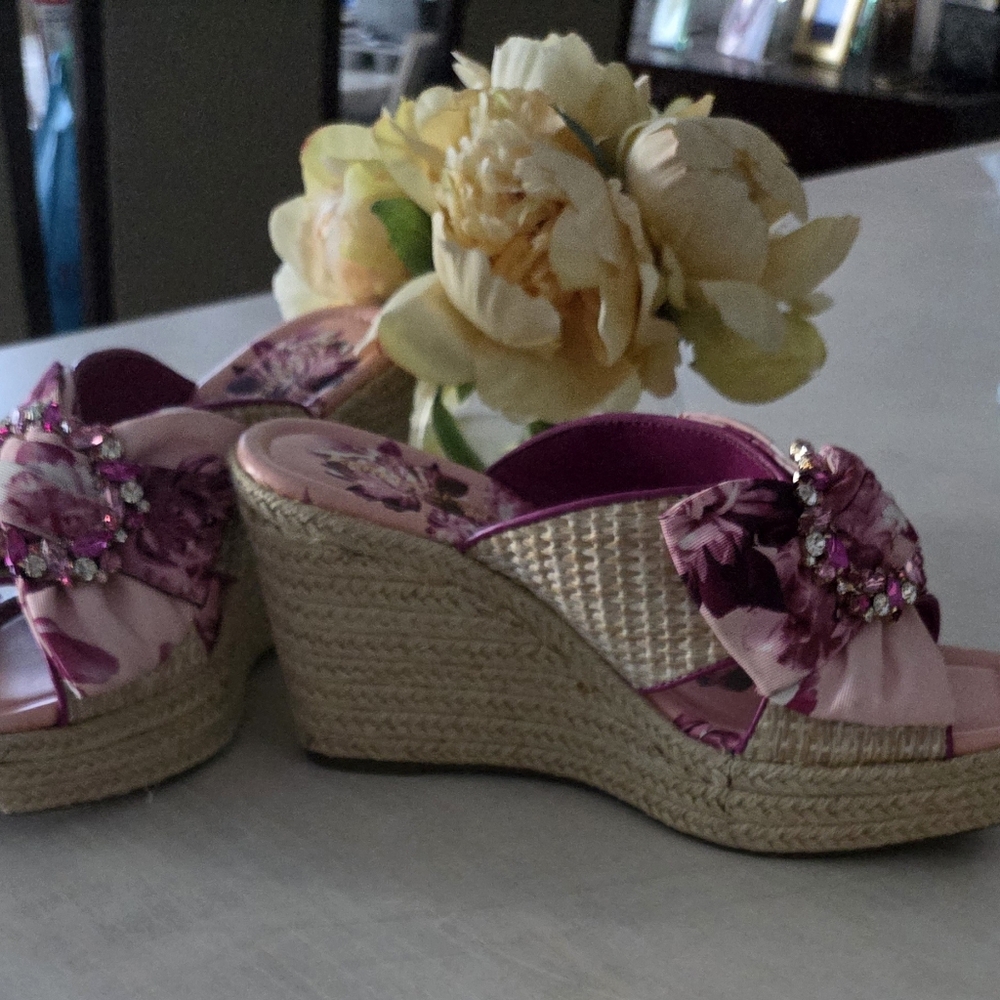 Karl Lagerfeld" Gorgeous Wedge🌸